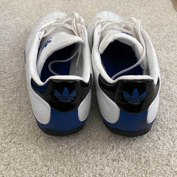 Adidas shoes size 11 - Picture 4 of 9